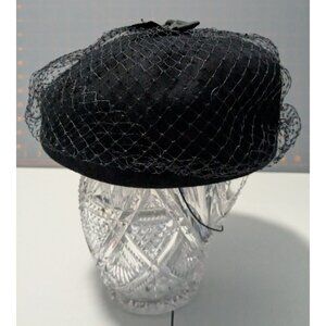 Glamour Debs Black Felt Hat Bow Veil 1950s Style pill box Vintage